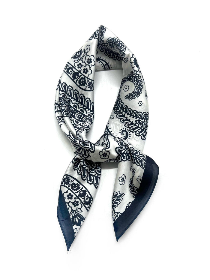 D2026-34 Silk-touch scarf 70x70 bandana print: White