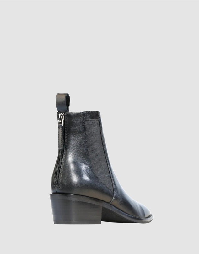 EOS ILA Black Leather